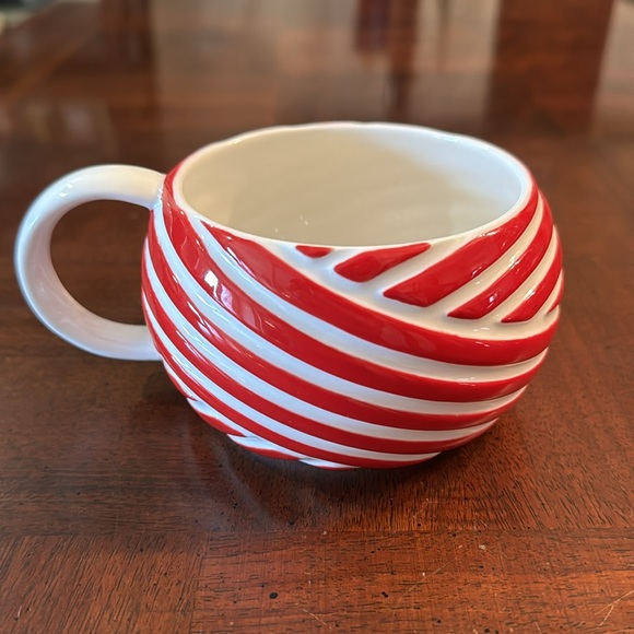 Starbucks 12 oz. Candy Cane Stripe Christmas Holiday 2013 Coffee Tea Mug Cup - Picture 4 of 6